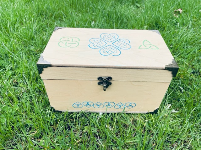 Clover & Hearts Box