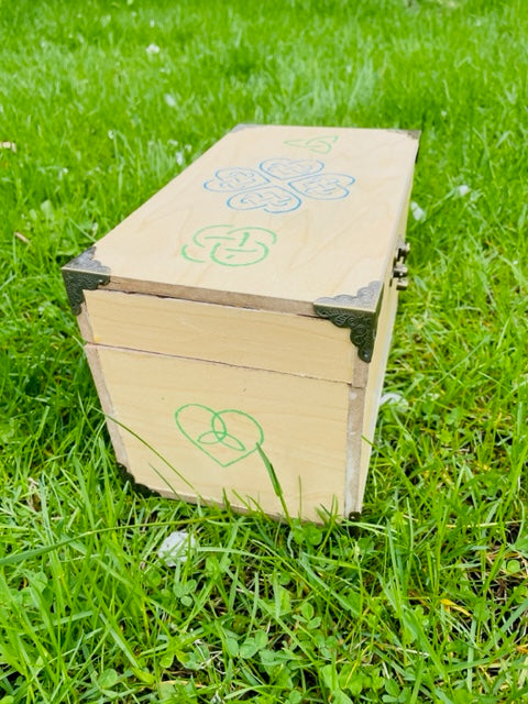 Clover & Hearts Box
