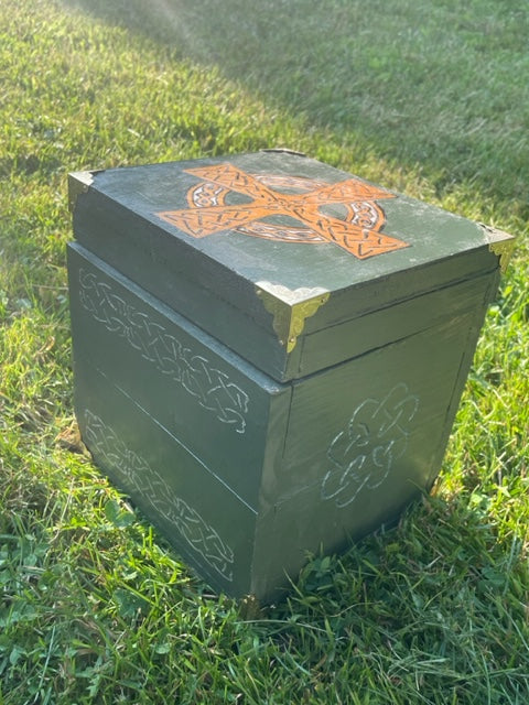Green Celtic Box