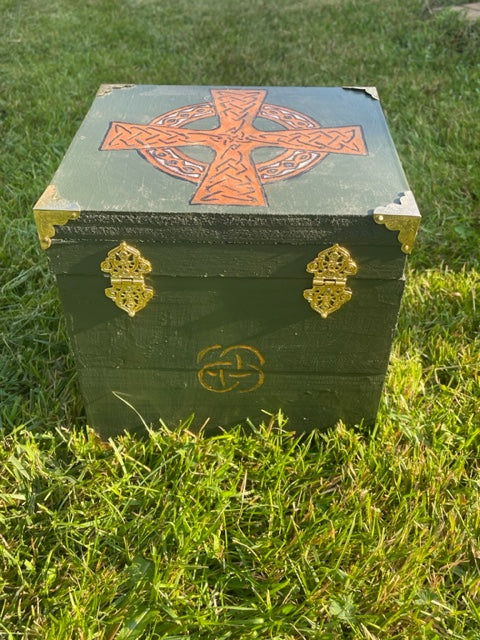 Green Celtic Box