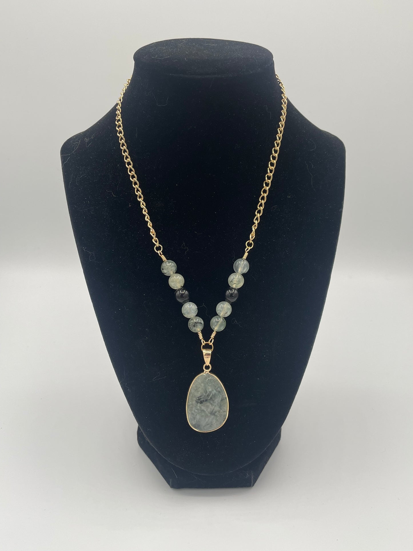 Prehnite Pendant Necklace (Gold)