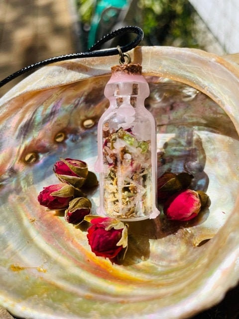 Attract Love Spell Jar Necklace – thenaturalstrega